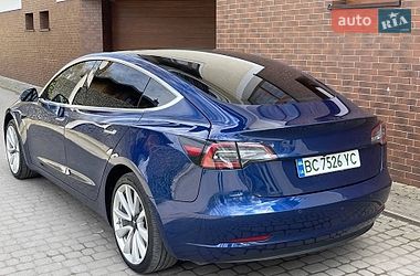 Седан Tesla Model 3 2019 в Львове