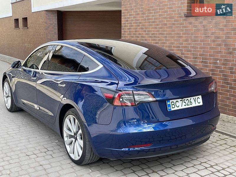 Седан Tesla Model 3 2019 в Львове
