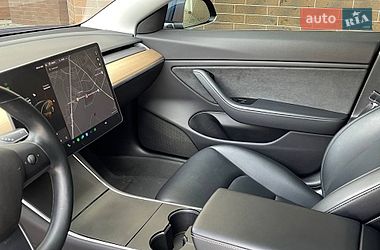 Седан Tesla Model 3 2019 в Львове