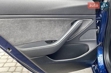 Седан Tesla Model 3 2019 в Львове