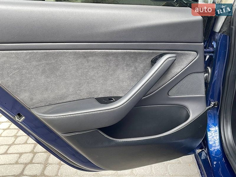 Седан Tesla Model 3 2019 в Львове
