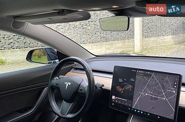 Седан Tesla Model 3 2019 в Львове