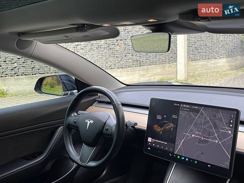 Седан Tesla Model 3 2019 в Львове