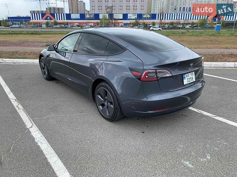 Седан Tesla Model 3 2022 в Києві