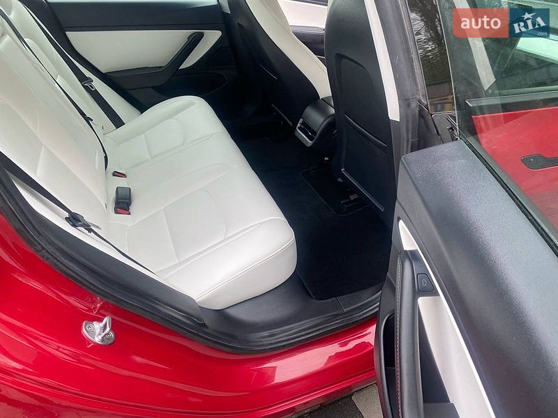 Седан Tesla Model 3 2020 в Дніпрі