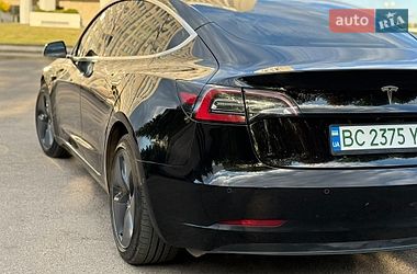 Седан Tesla Model 3 2019 в Львове