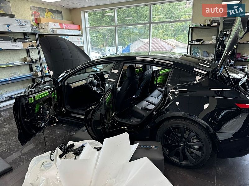 Седан Tesla Model 3 2019 в Киеве
