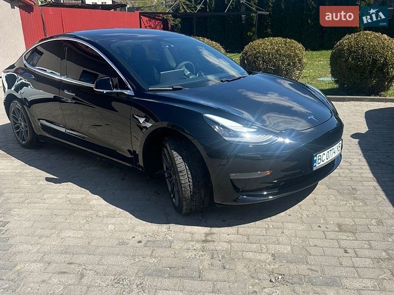 Седан Tesla Model 3 2019 в Львові