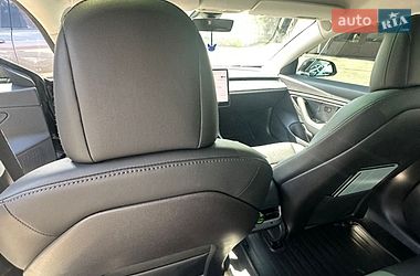 Седан Tesla Model 3 2019 в Львові