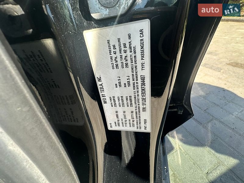 Седан Tesla Model 3 2019 в Львові