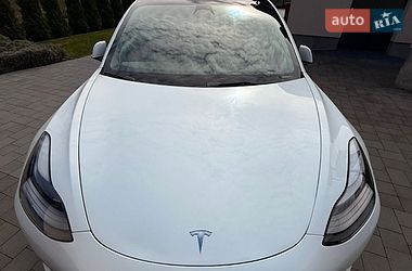 Седан Tesla Model 3 2022 в Киеве