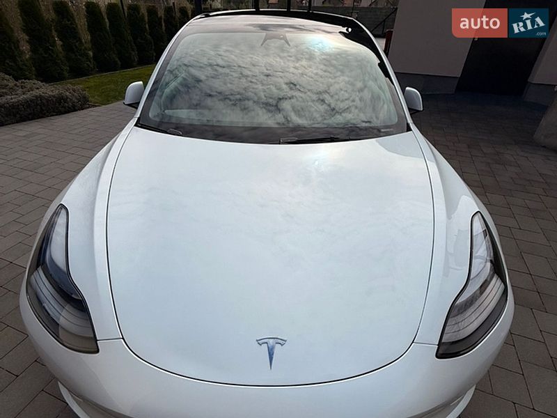 Седан Tesla Model 3 2022 в Киеве