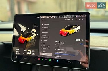 Седан Tesla Model 3 2022 в Киеве