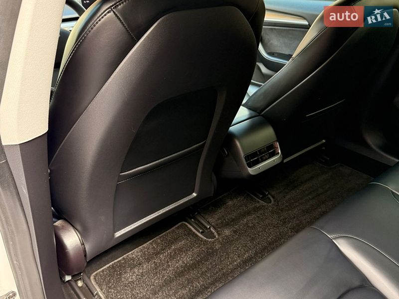 Седан Tesla Model 3 2022 в Киеве