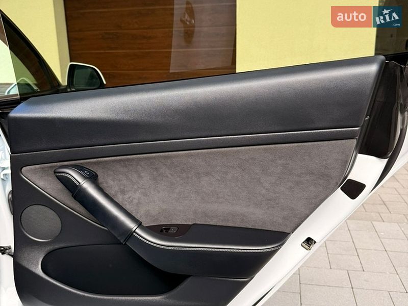 Седан Tesla Model 3 2022 в Киеве