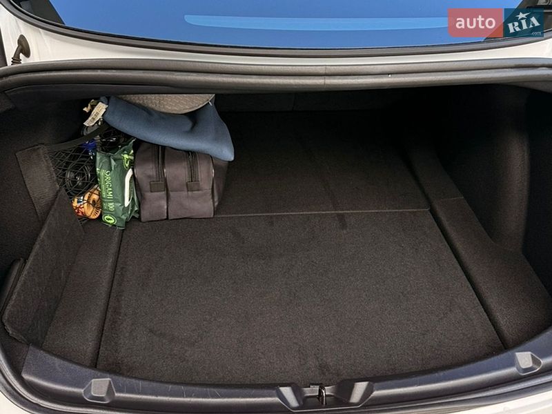 Седан Tesla Model 3 2022 в Киеве