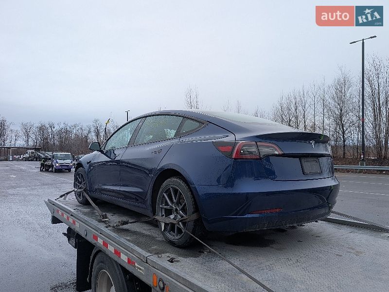 Седан Tesla Model 3 2023 в Киеве