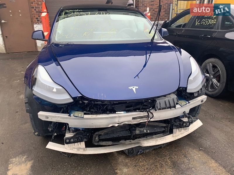 Седан Tesla Model 3 2023 в Киеве