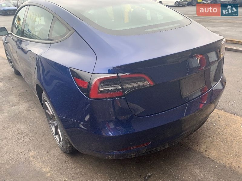 Седан Tesla Model 3 2023 в Киеве