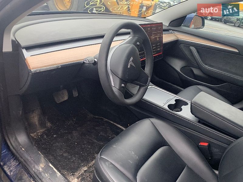 Седан Tesla Model 3 2023 в Киеве