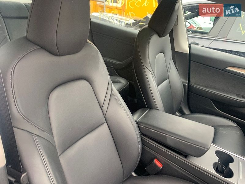 Седан Tesla Model 3 2023 в Киеве
