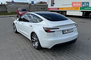 Седан Tesla Model 3 2025 в Стрию