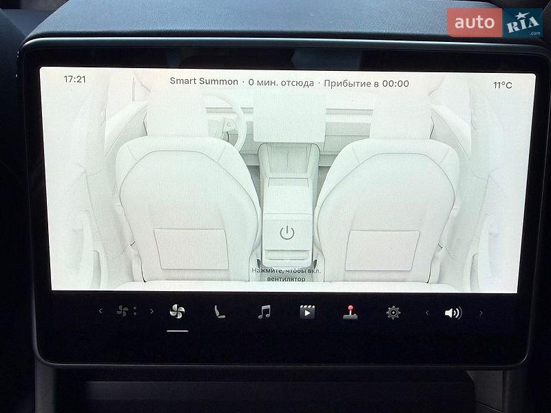 Седан Tesla Model 3 2025 в Стрию