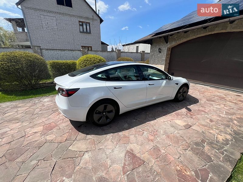 Седан Tesla Model 3 2023 в Києві