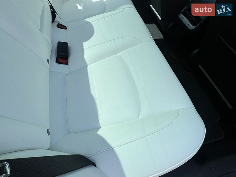 Седан Tesla Model 3 2023 в Києві