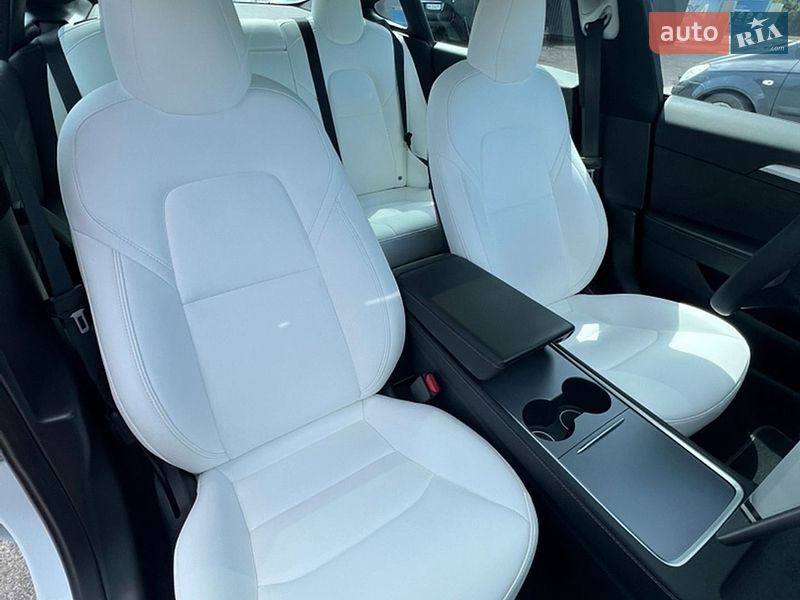 Седан Tesla Model 3 2023 в Києві