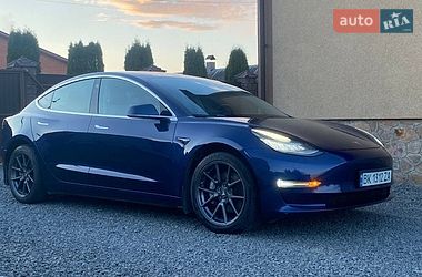 Седан Tesla Model 3 2018 в Рокитном