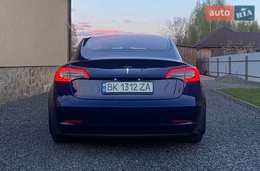 Седан Tesla Model 3 2018 в Рокитном
