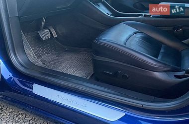 Седан Tesla Model 3 2018 в Рокитном
