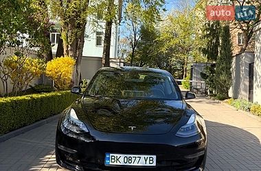 Седан Tesla Model 3 2022 в Ровно