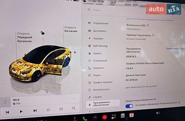 Седан Tesla Model 3 2022 в Ровно