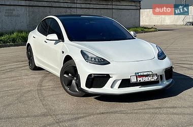 Седан Tesla Model 3 2019 в Киеве