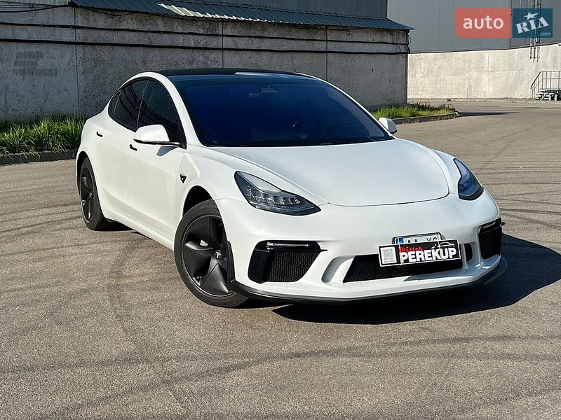 Tesla Model 3 2019