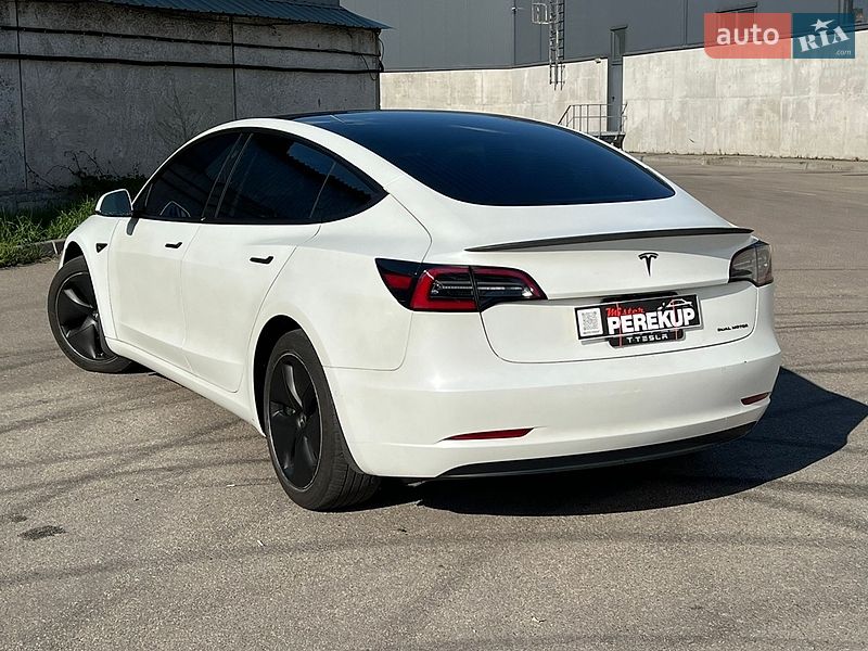 Седан Tesla Model 3 2019 в Киеве