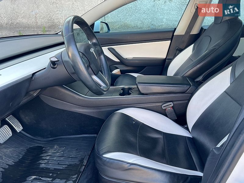 Седан Tesla Model 3 2019 в Киеве