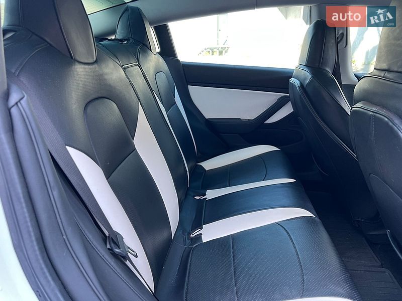 Седан Tesla Model 3 2019 в Киеве