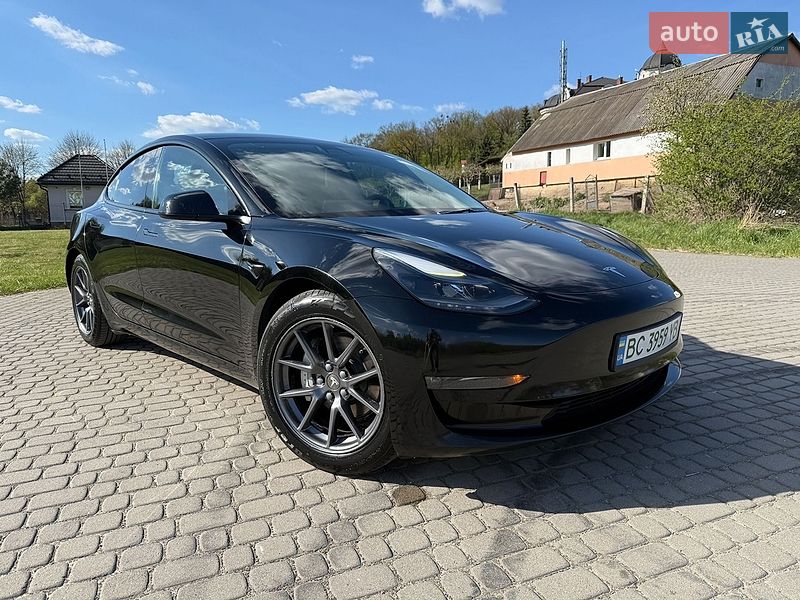 Седан Tesla Model 3 2022 в Львове