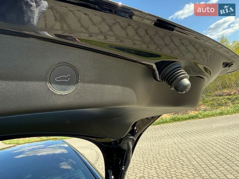 Седан Tesla Model 3 2022 в Львове