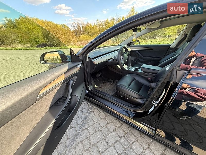 Седан Tesla Model 3 2022 в Львове