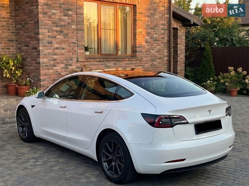 Седан Tesla Model 3 2020 в Кропивницком