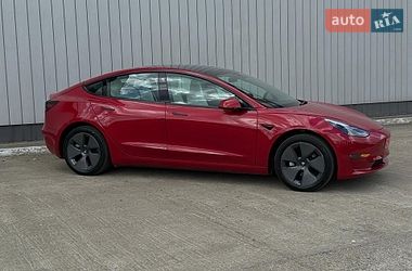 Седан Tesla Model 3 2023 в Чернівцях