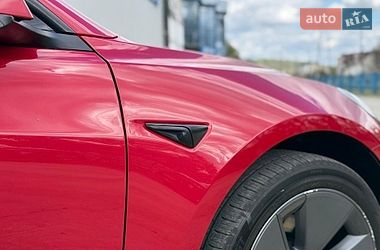 Седан Tesla Model 3 2023 в Чернівцях