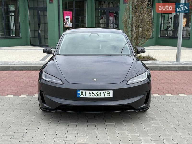 Седан Tesla Model 3 2024 в Ірпені