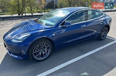 Седан Tesla Model 3 2020 в Чернигове