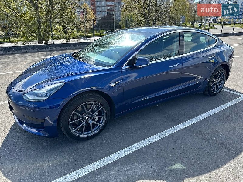 Седан Tesla Model 3 2020 в Чернигове