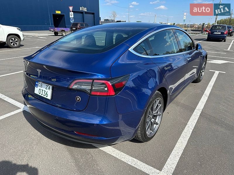 Седан Tesla Model 3 2020 в Чернигове